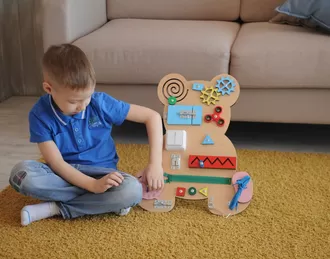 Бизиборд для мальчика и для девочки: в чем разница?