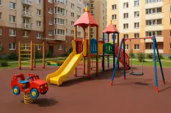Как выбрать уличную площадку под возраст детей: от ясельных групп до школьников