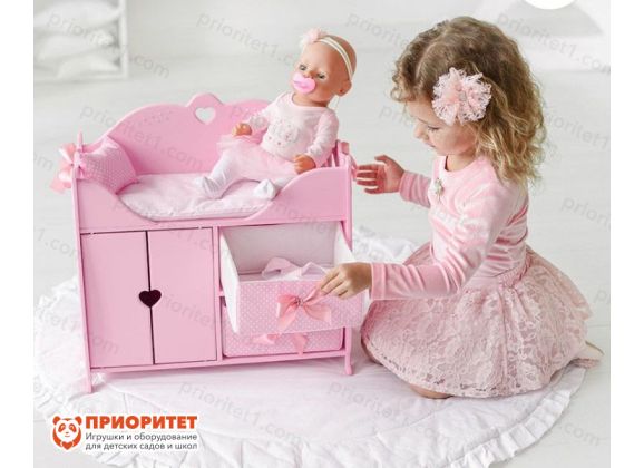 Мебель для кукол с постельным бельем и корзинками розовая