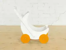 Деревянная коляска для кукол «Мое чудо» (белая с оранжевыми колесами)1
