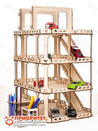 Деревянная парковка для машинок с заправкой, 4 уровня