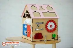 Бизиборд домики развивающие со светом для девочек «Полезная развивайка» (розовая крыша)1