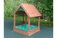 Песочница под навесом с крышкой