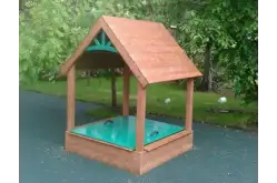 Песочница под навесом с крышкой1