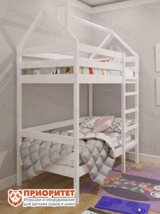 Детская двухъярусная кровать из сосны в детской комнате