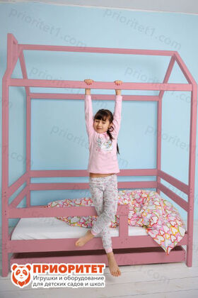Кровать Домик Береза розовая вид спереди