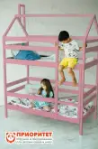 Кровать для детского сада двухъярусная «Домик хвоя» розовая1