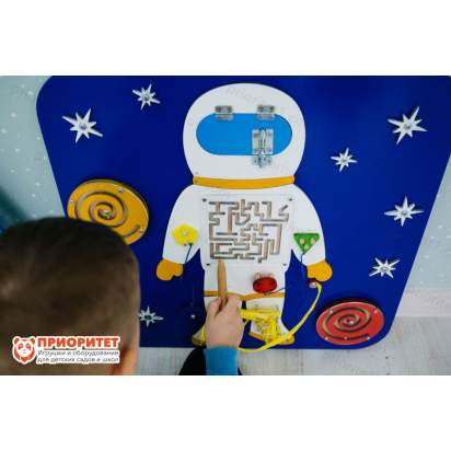 Бизиборд «Храбрый космонавт» с лабиринтом