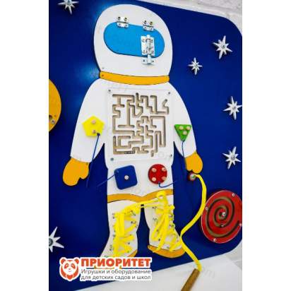 Бизиборд «Храбрый космонавт» вид сбоку