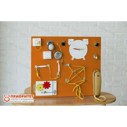 bizibord-zanyatnaya-luzhajka-oranzhevyj-1