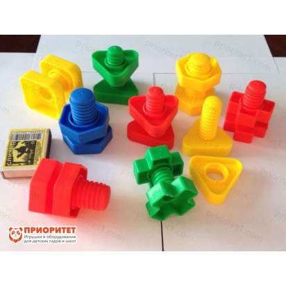 Набор болтов и гаек для развития мелкой моторики