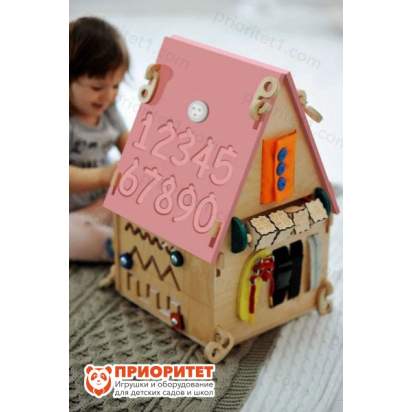 bizidom-veselye-tcifry-rozovaya-krysha-1-1