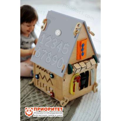 bizidom-veselye-tcifry-seraya-krysha-1