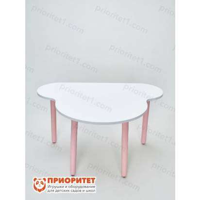 stol-oblachko-belyij-s-rozovyimi-nozhkami-002