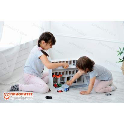 Стеллаж для хранения игрушечных машинок