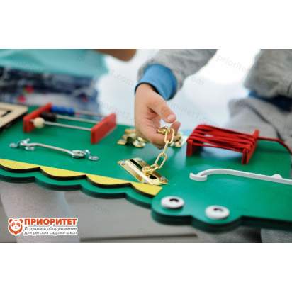 Бизиборд «Добрый крокодильчик» с замочками