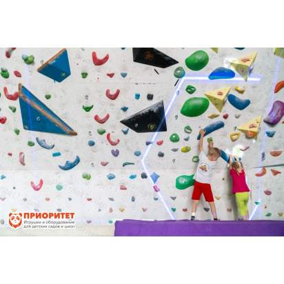 ПО для интерактивного скалодрома «Спортивный режим» дети играют