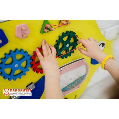 Бизиборд «Желтая рыбка» разноцветные шестеренки