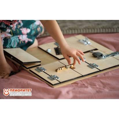 Бизиборд открой сам на замочках