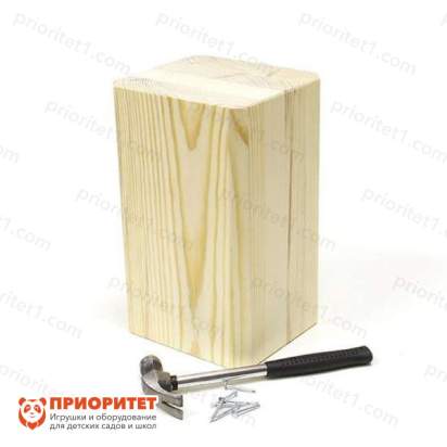 Пенёк для забивания гвоздей с молотком