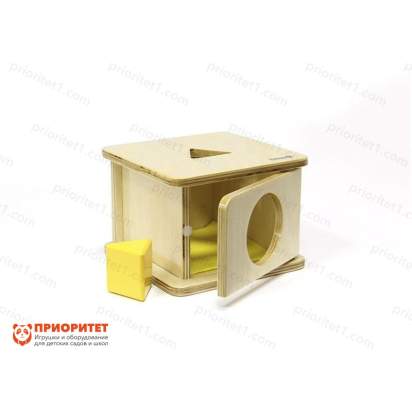 Шкафчик Монтессори с трехгранной призмой