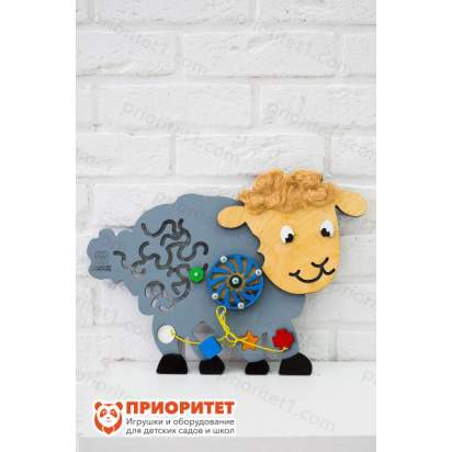 Бизиборд «Добрый ягнёнок» общий вид