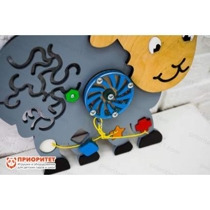 Бизиборд «Добрый ягнёнок» с лабиринтом